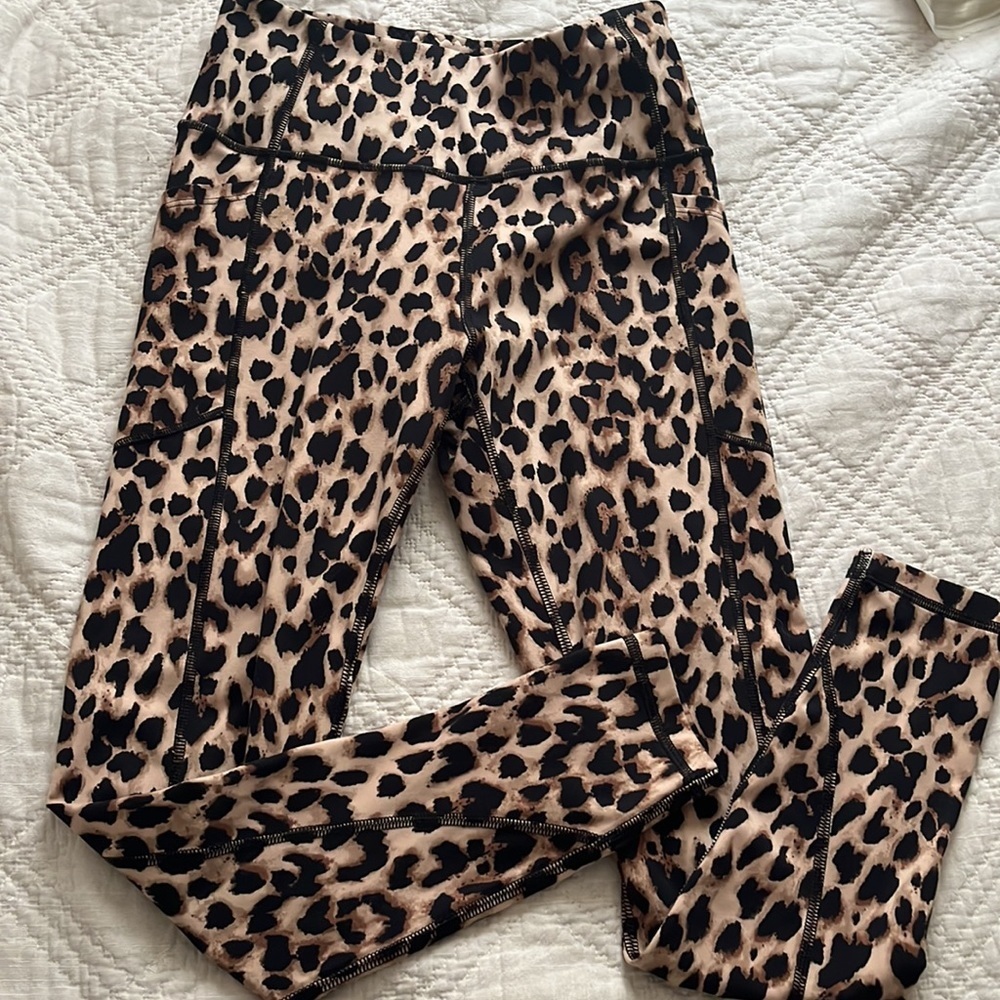 Victoria’s Secret Incredible Essential Legging Beige Leopard Sz XS/S - Picture 13 of 15